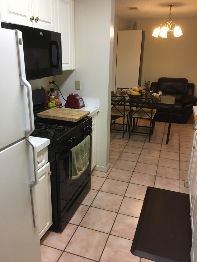 Kitchen from dining room - 10012 Vanderbilt Cir