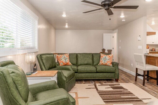 Foto del edificio - 451 W 200 S