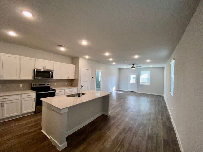 Building Photo - New Construction 5b/3.5ba In Prime Location