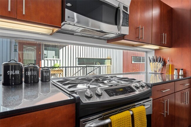 Building Photo - 2914 Commerce St