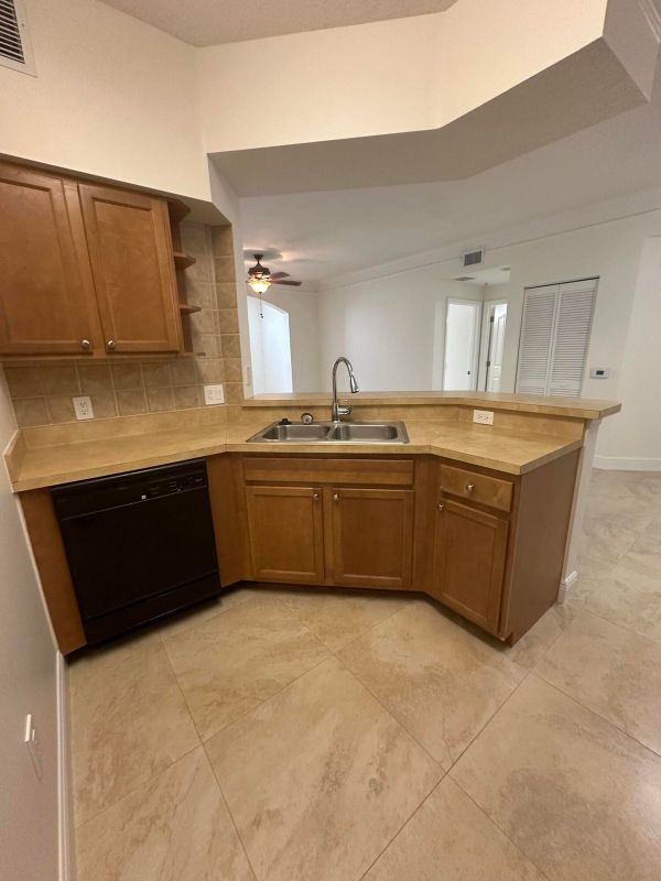 Foto del edificio - 9901 Baywinds Blvd