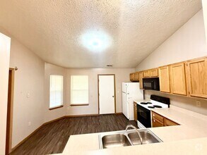 Building Photo - 3319-3321 Hopkins Dr