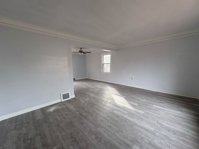 Building Photo - Charming 3 Bedroom Home in South Euclid
