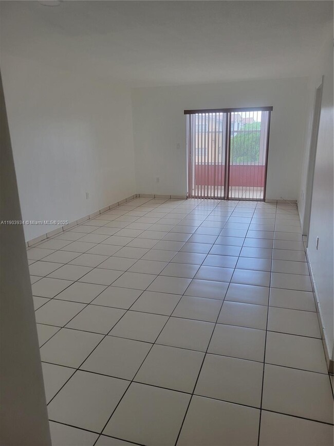 Building Photo - 120 Royal Palm Rd