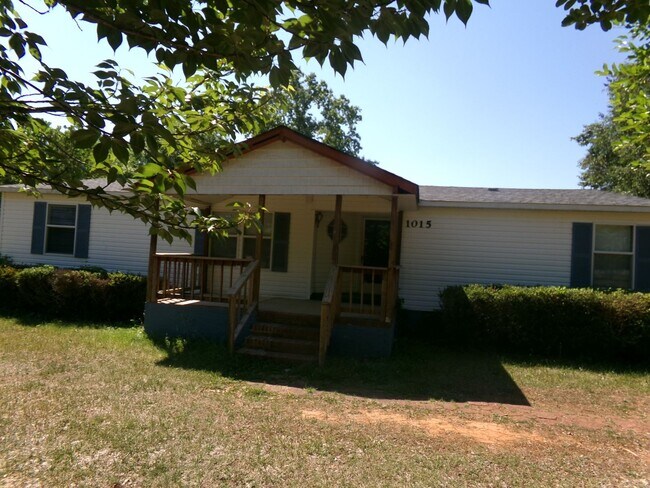 Building Photo - Country Living