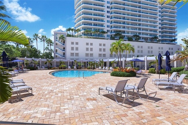 Building Photo - 5055 Collins Ave