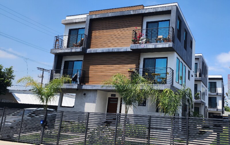 Primary Photo - 1307 N Harvard Blvd