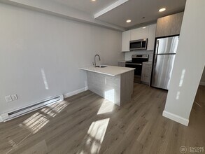 Building Photo - 195 Park Dr