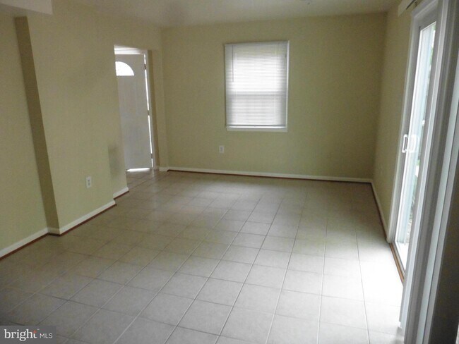 Foto del edificio - 7557 Whitehall Dr