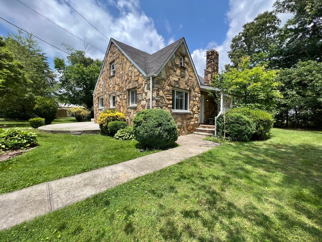 7801 NC68, Stokesdale, NC 27357 House for Rent in Stokesdale, NC