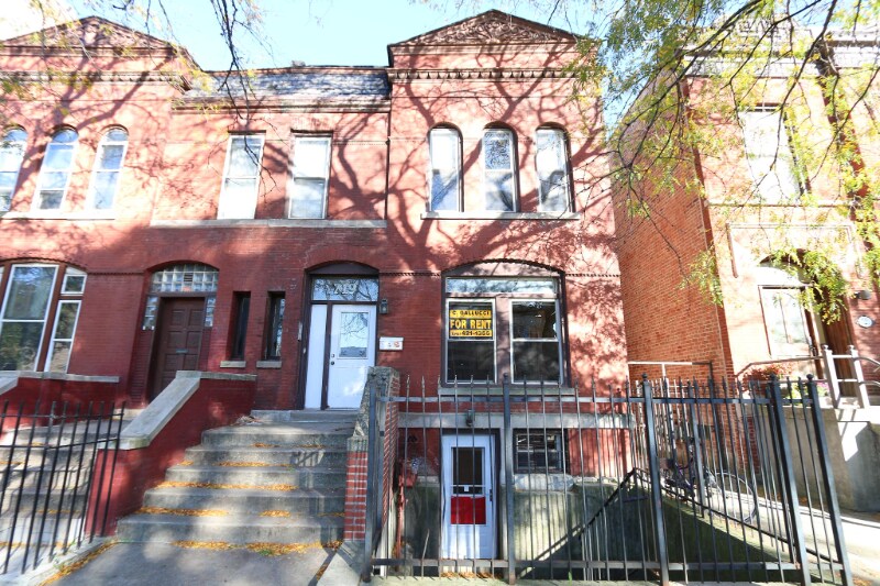 719 S Loomis St Unit GRD, Chicago, IL 60607 Room for Rent in Chicago