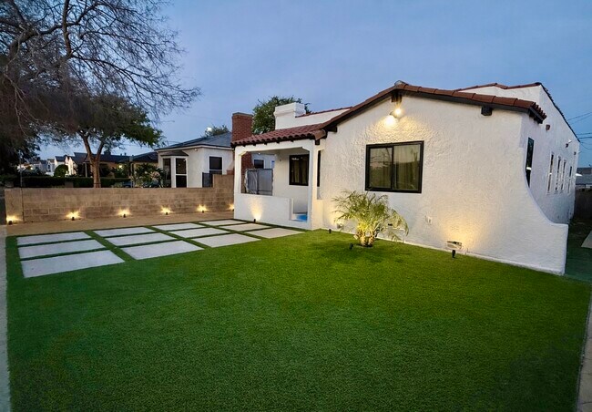 Frente exterior - 6556 3rd Ave