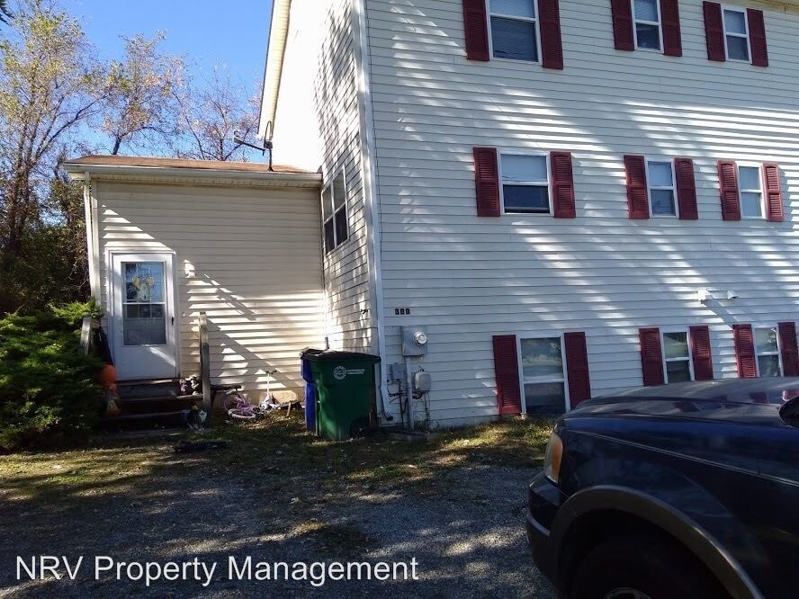 Foto principal - 3 br, 2.5 bath House - 300 Wakeman Court