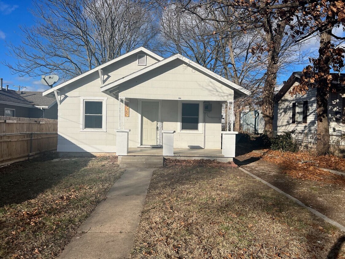 Primary Photo - Updated 3 Bed/1 Bath Home!