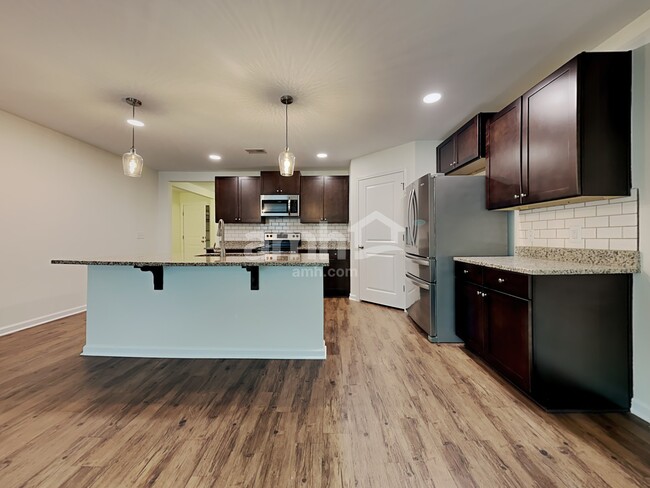 Building Photo - 215 Bellflower Cir