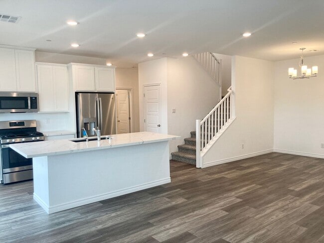 Building Photo - Spectacular new townhome in Henderson - 3 ...