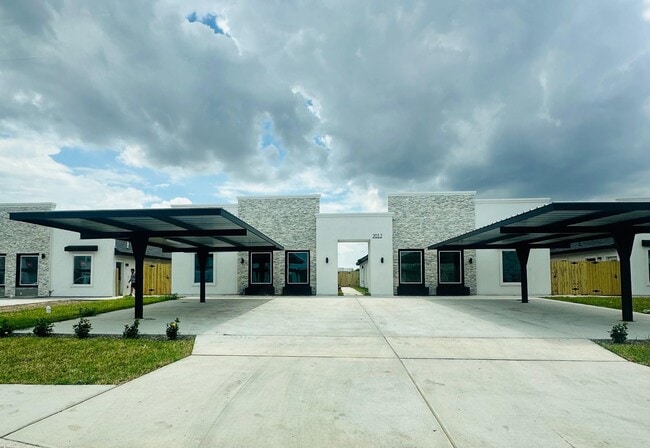 Foto del edificio - 2012 Selena St