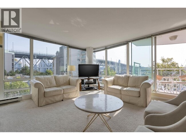 Photo du bâtiment - 1501 Howe St
