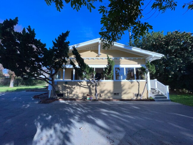 Foto del edificio - BEAUTIFUL CRAFTSMAN HOME IN SPRING VALLEY