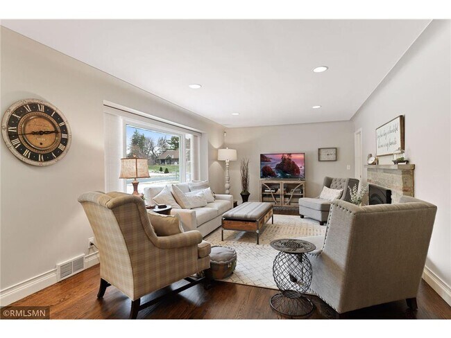 Foto del edificio - 6901 Wooddale Ave S