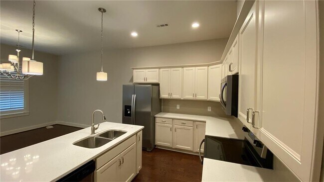 Building Photo - 141 Pershing Ave