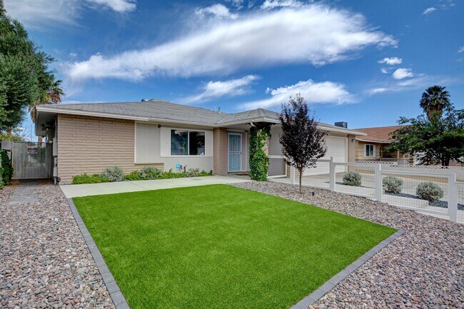 Foto del edificio - 825 Neil Armstrong St