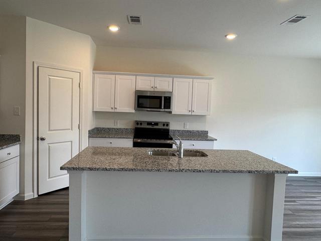 Foto del edificio - 4901 Mccoy Dr