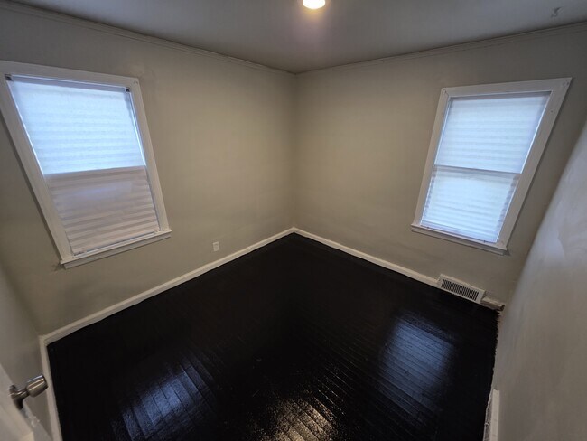 Building Photo - 15825 Fairmount Dr