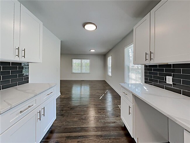Building Photo - 512 Aberdeen Dr NW