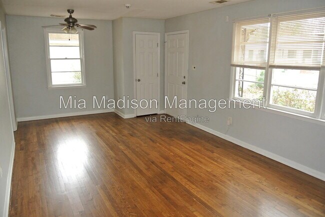 Foto del edificio - 310 Forrest Ave