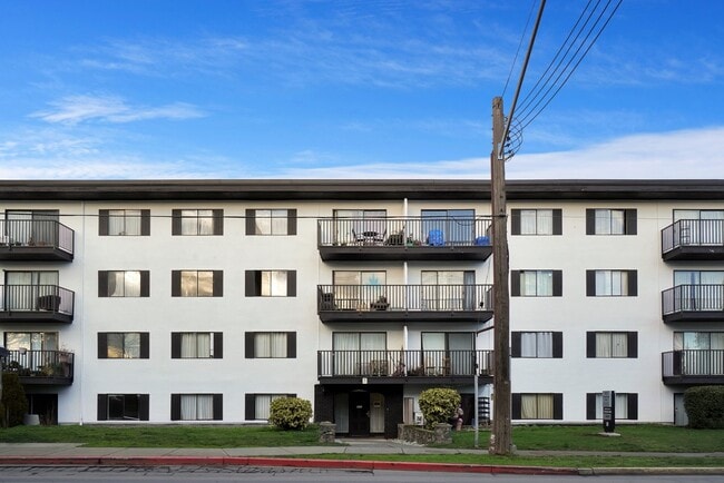 Building Photo - 820 Craigflower Road