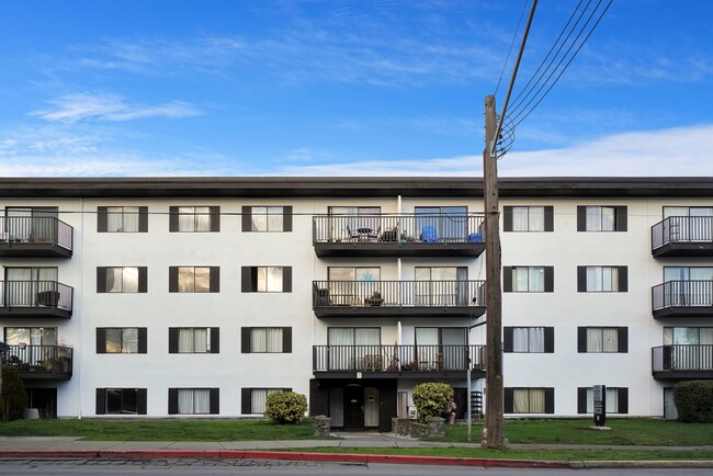 Building Photo - Blue Cedar Apartments