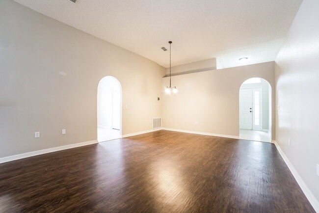 Building Photo - 2925 White Magnolia Loop