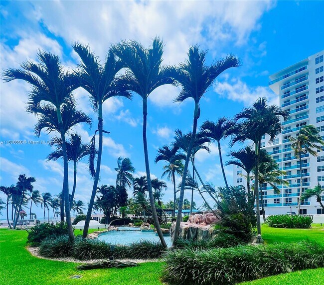 Foto del edificio - 5005 Collins Ave