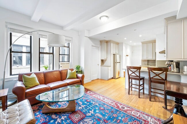 Building Photo - 157 E 72nd St