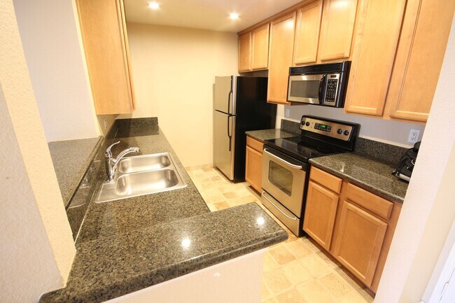 Foto del edificio - Delightful 2 Bedroom 2 Bath Condo in UTC