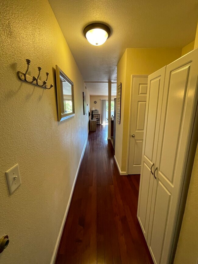 Building Photo - 650 Alamo Ct