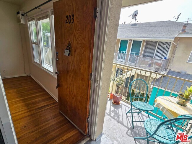 Foto del edificio - 7621 Hampton Ave