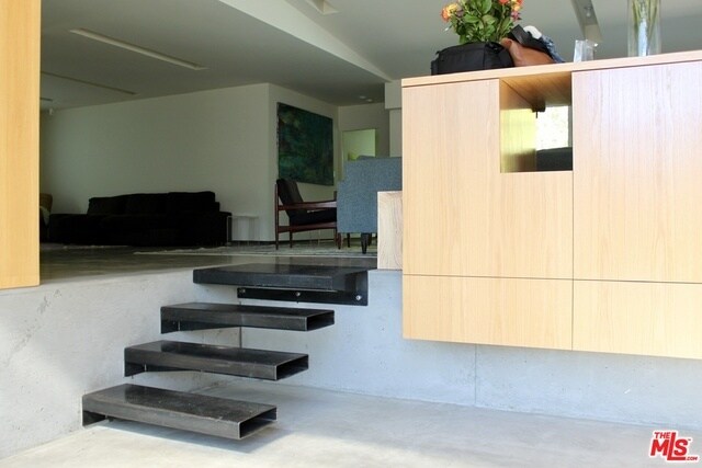 Foto del edificio - 865 N Bundy Dr