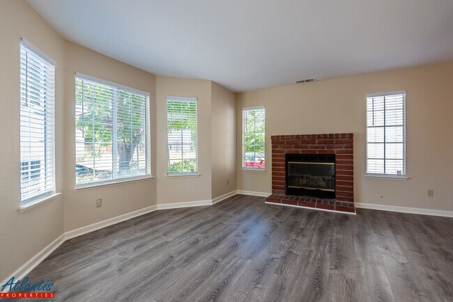 Foto del edificio - 1541 Shumaker Way