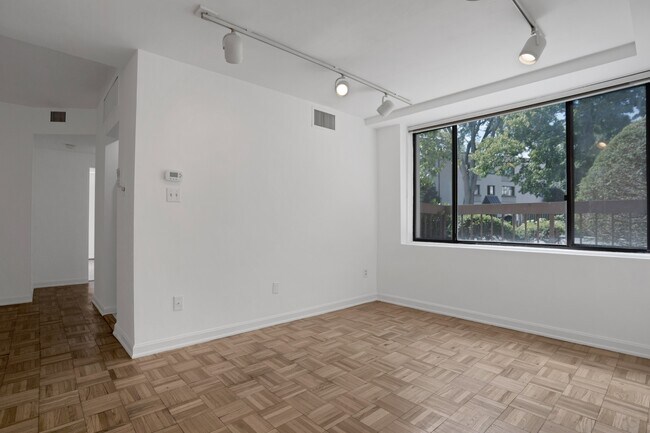 Building Photo - 3825 Davis Pl NW