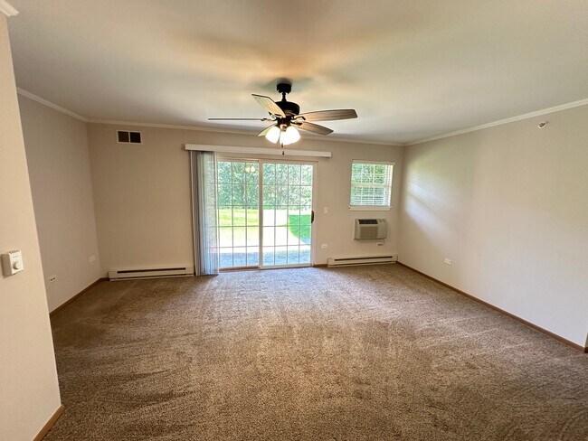 Foto del edificio - 1490 Spring Brook Ct