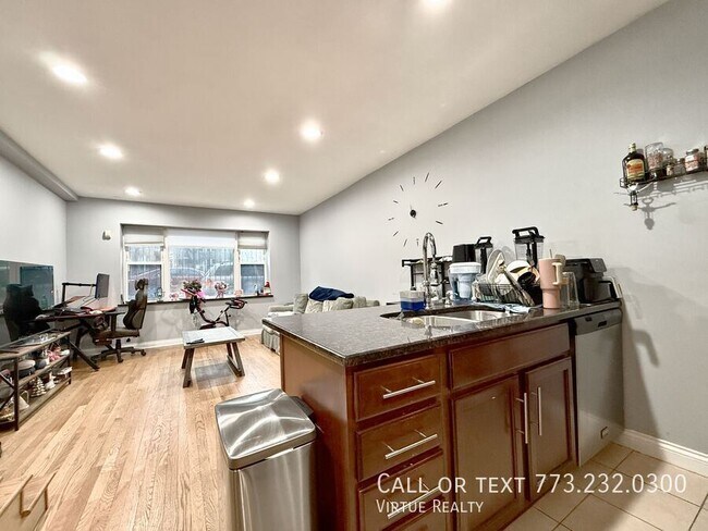 Building Photo - 5791 N Ridge Ave