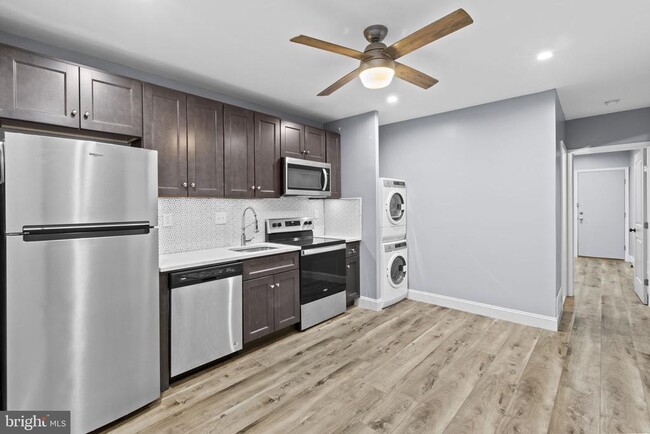 Building Photo - 418 S 15th St