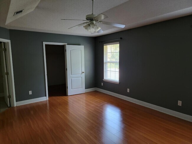 Foto del edificio - 614 Territory Ln