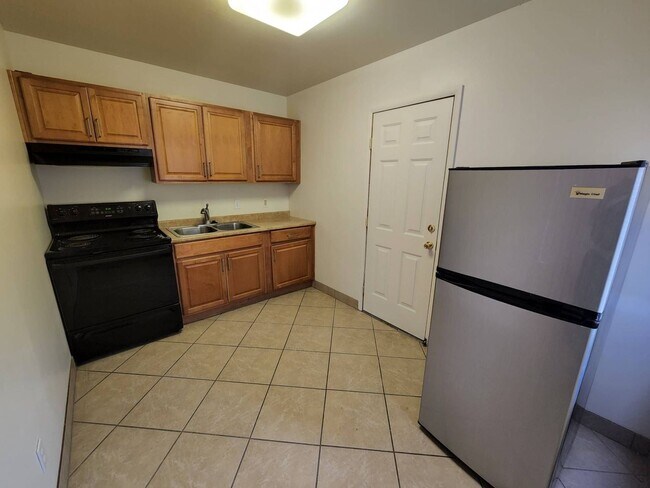 Foto del edificio - 72121 Hatch Rd
