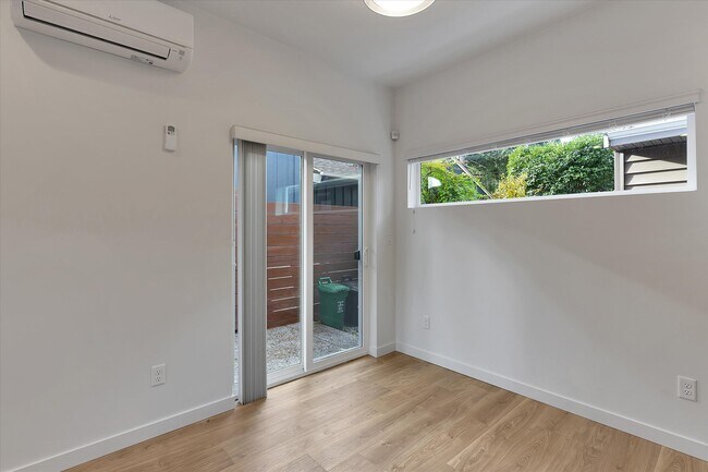 Building Photo - 14337 Roslyn Pl N