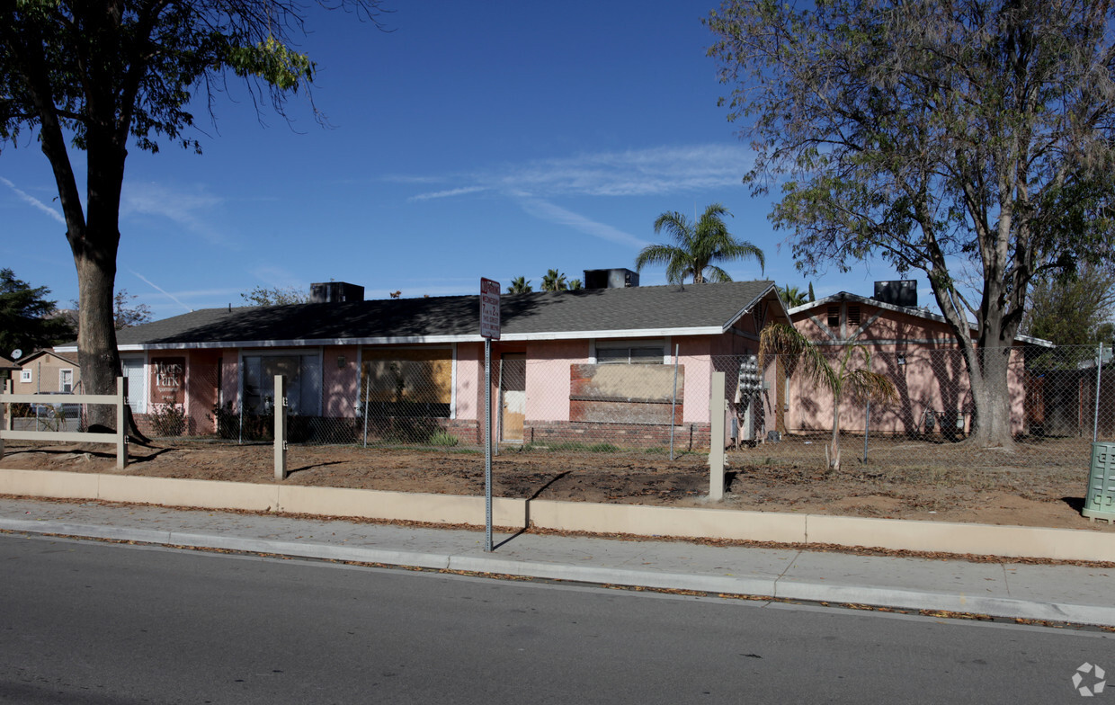Primary Photo - Myers Park Apartments
