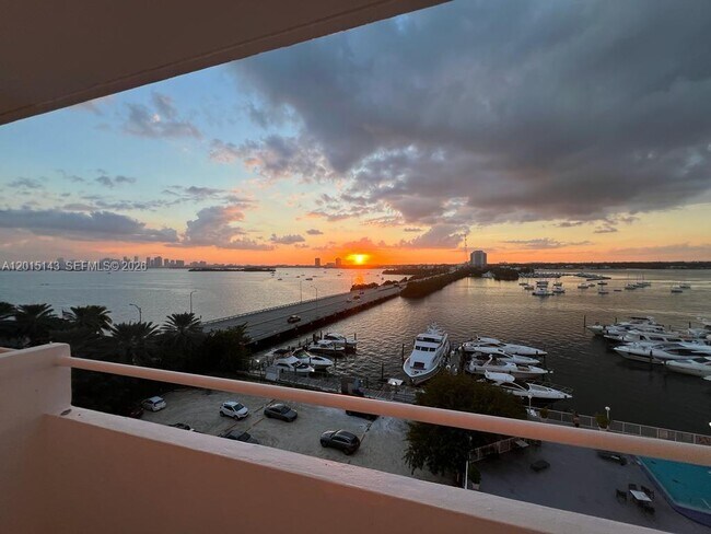 Foto del edificio - 7904 West Dr