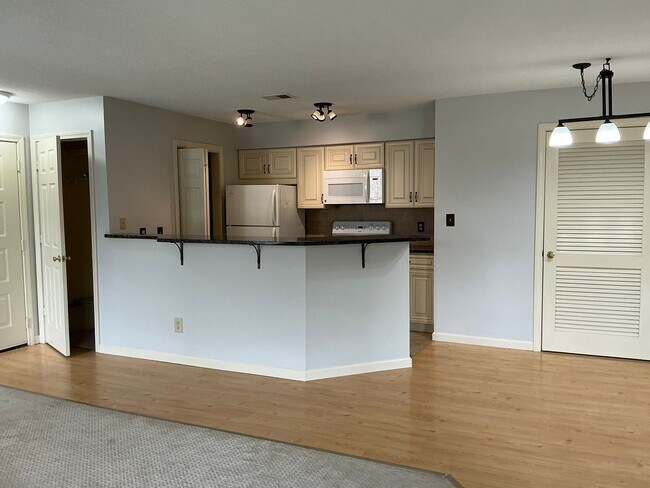 Foto del edificio - Forest Glen Condo Rental